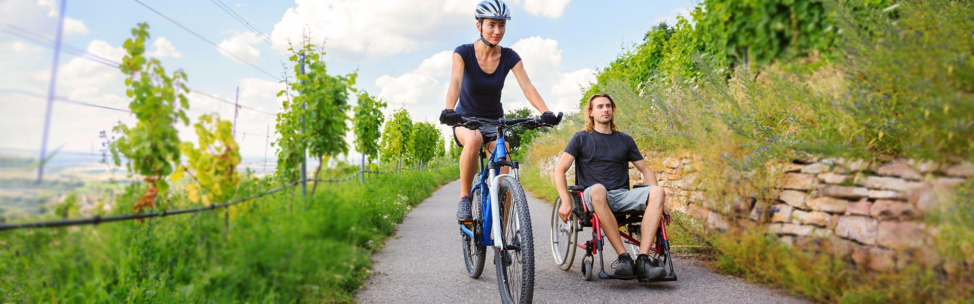 Lörrach & die Regio - touristische Vielfalt - Rollstuhlfahrer in den Reben